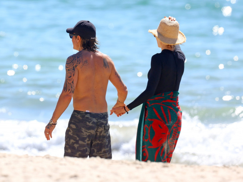 *PREMIUM-EXCLUSIVE* Nicole Kidman and Keith Urban enjoy a sun soaked family day at the beach in Sydney