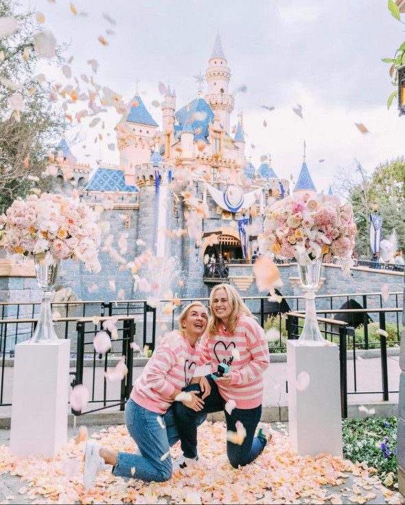 Rebel Wilson s-a logodit la Disneyland/ Foto: Instagram