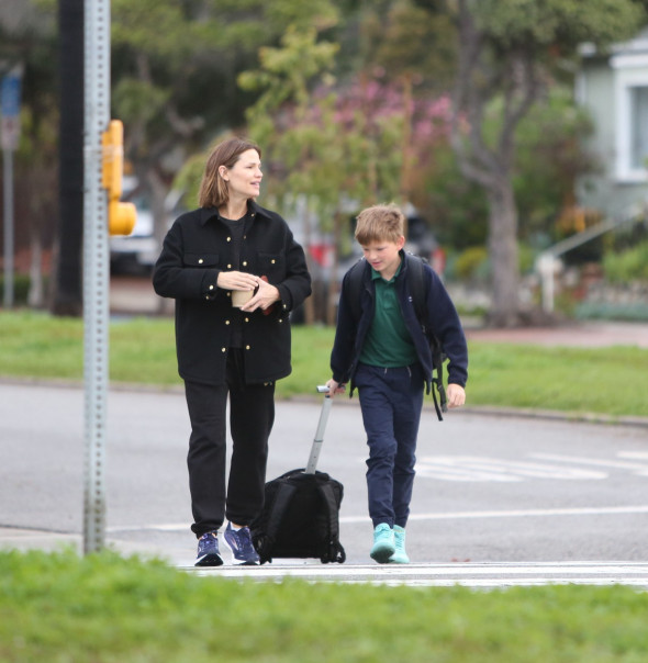 PREMIUM EXCLUSIVE Is A Gloomy Day In SoCal For Jennifer Garner