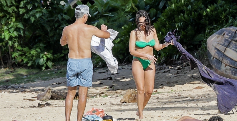 *PREMIUM-EXCLUSIVE* Actress gone Entrepreneur Jessica Alba is seen taking some deserved time off with husband Cash Warren in Hawaii !