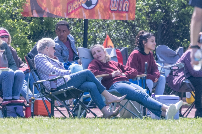 *PREMIUM-EXCLUSIVE* *WEB EMBARGO UNTIL APRIL 11, 2023 UNTIL 6:00 PM ET ** Glenn Close joins Cameron Diaz and Jamie Foxx on the set of "Back in Action" in Atlanta