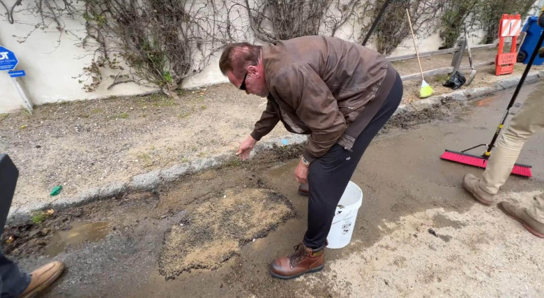 Arnold Schwarzenegger has taken it upon himself to fill two potholes