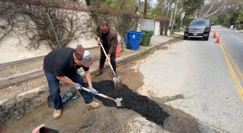 Arnold Schwarzenegger has taken it upon himself to fill two potholes