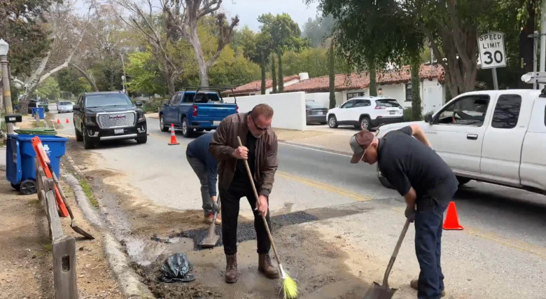 Arnold Schwarzenegger has taken it upon himself to fill two potholes