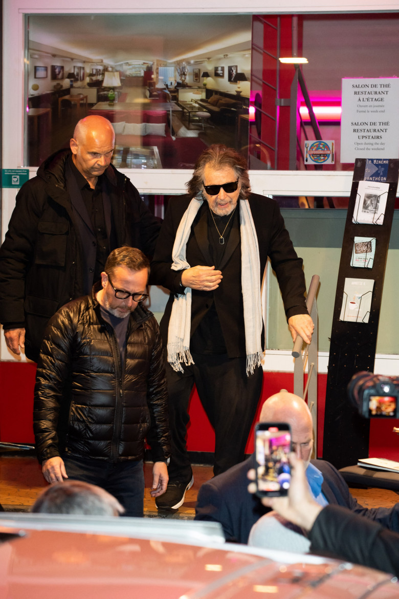 Al Pacino et Johnny Depp quittent l'avant-première de "Jeanne du Barry" au cinéma du Panthéon à Paris
