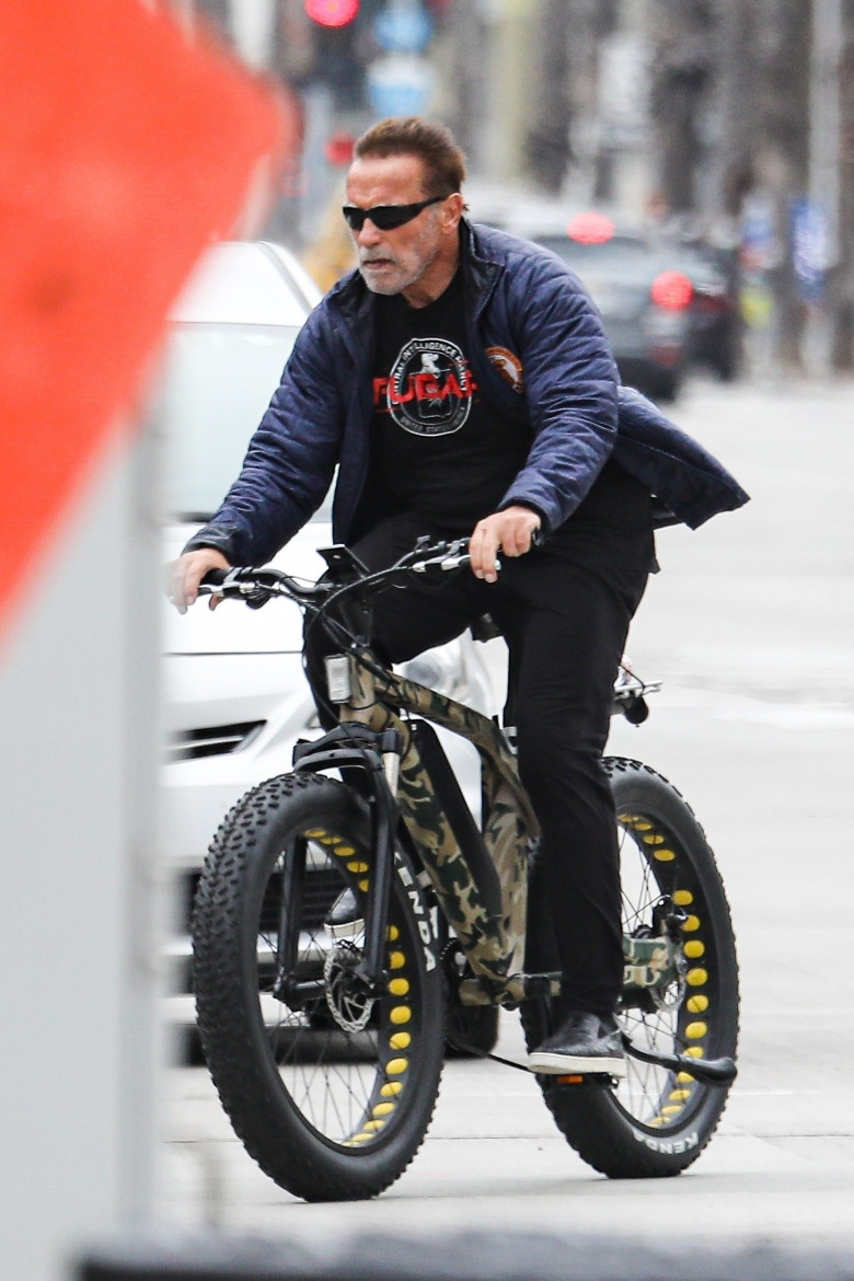 *EXCLUSIVE* Arnold Schwarzenegger enjoys a bike ride around Los Angeles