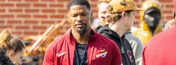 *PREMIUM-EXCLUSIVE* Jamie Foxx is pictured on set of "Back in Action" in Atlanta on Monday one day before suffering "MEDICAL EMERGENCY.''