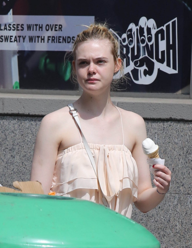 Cum arată Elle Fanning, supranumită prințesa Hollywood-ului, fără pic de machiaj