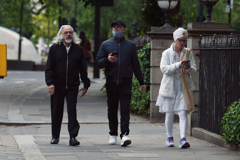 PREMIUM EXCLUSIVE: Leo Dicaprio and Gigi Hadid have a clandestine meet up at London's China Tang after rumours that the pair are dating