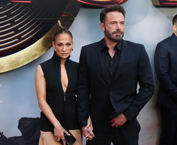 Jennifer Lopez și Ben Affleck, gesturi tandre în fața obiectivelor de fotografiat