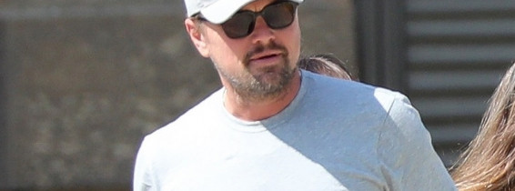 *EXCLUSIVE* Leonardo DiCaprio visits The Boboli Gardens while vacationing with his family and his BFF Tobey Maguire in Florence. Tobey's ex, jewellery designer Jennifer Meyer and their children also joined them.