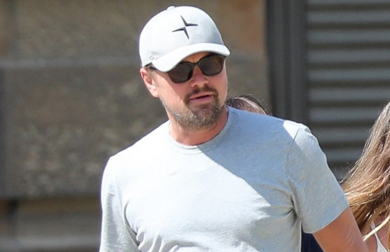 *EXCLUSIVE* Leonardo DiCaprio visits The Boboli Gardens while vacationing with his family and his BFF Tobey Maguire in Florence. Tobey's ex, jewellery designer Jennifer Meyer and their children also joined them.