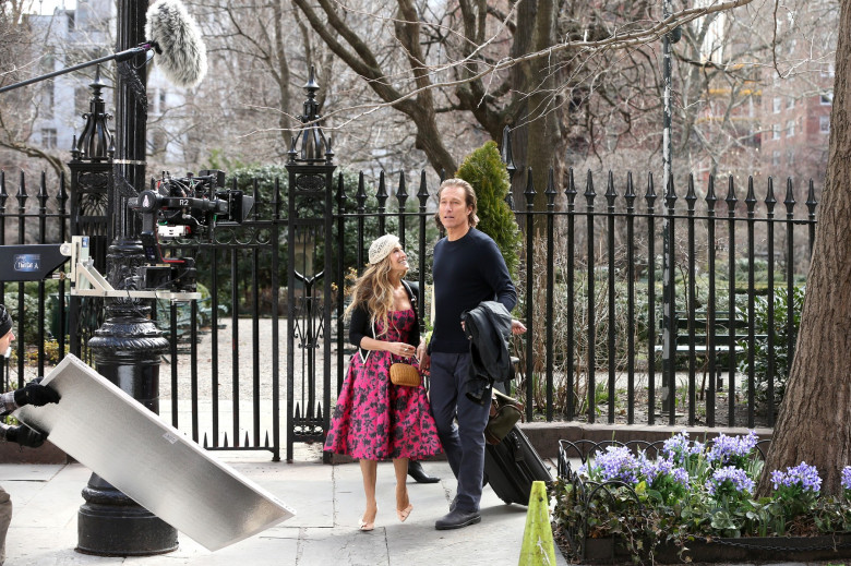 Sarah Jessica Parker and John Corbett are giddy eyeing up their new apartment on Gramercy Park West filming 'And Just Like That' in New York City!