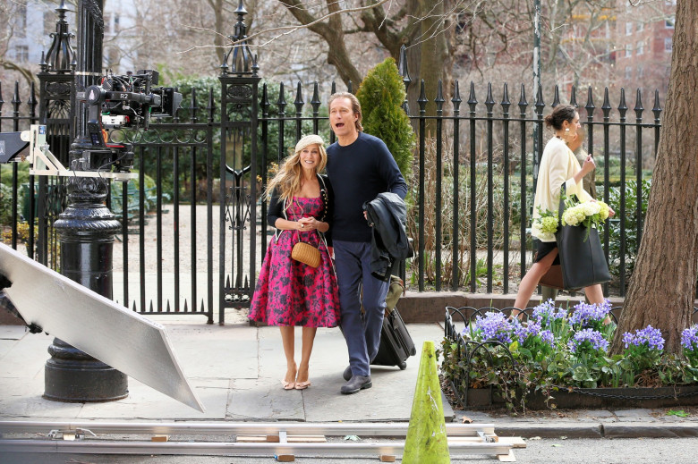 Sarah Jessica Parker and John Corbett are giddy eyeing up their new apartment on Gramercy Park West filming 'And Just Like That' in New York City!