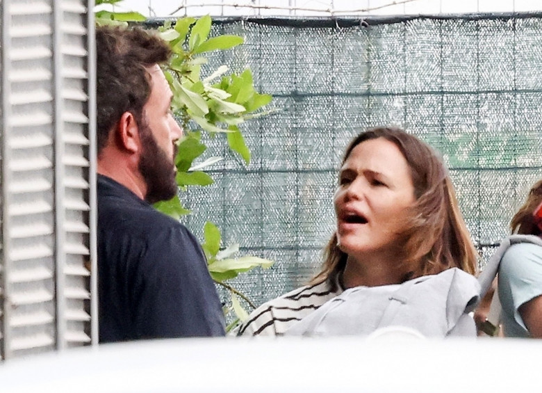 *PREMIUM-Ben Affleck și Jennifer Garner/ Profimedia* *MUST CALL FOR PRICING* The American Actor Ben Affleck pictured arriving in Florence by private jet where he met with ex and fellow actor Jennifer Garner with their children out in Florence.