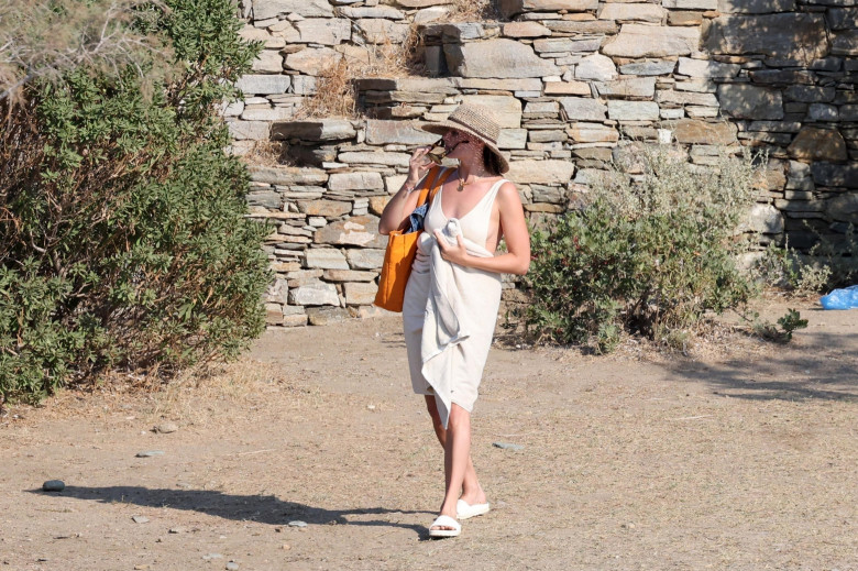 Margot Robbie, vacanță în Grecia/ Profimedia