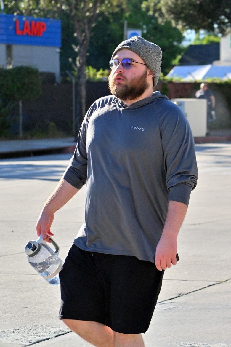 Angus T. Jones, apariție rară pe străzile din California