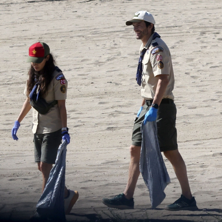 *EXCLUSIVE* Ashton Kutcher and Mila Kunis lead beach cleanup with Cub Scout Den