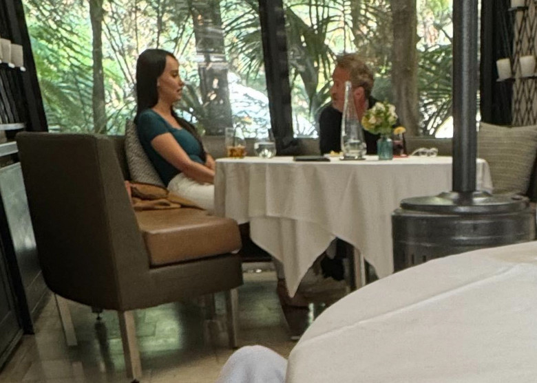 Matthew Perry, la un restaurant cu o femeie misterioasă/ Profimedia