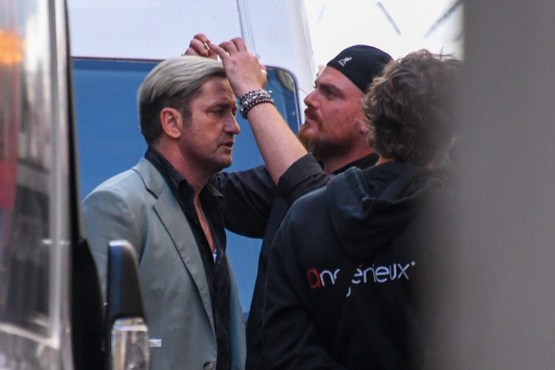 Gerard Butler and director Julian Schnabel were spotted on the set of the film "In the hand of Dante"