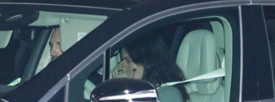 *PREMIUM-EXCLUSIVE* Courteney Cox is seen for the first time since the death of her friend Matthew Perry