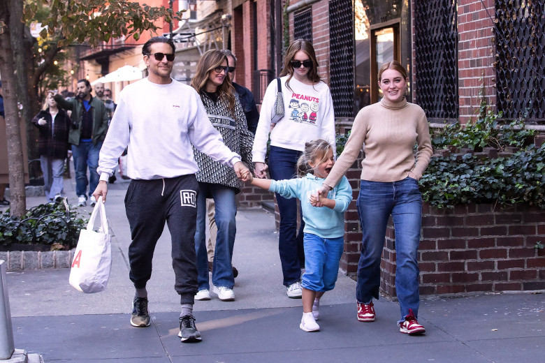 Bradley Cooper Lunches with Brooke Shields and Family