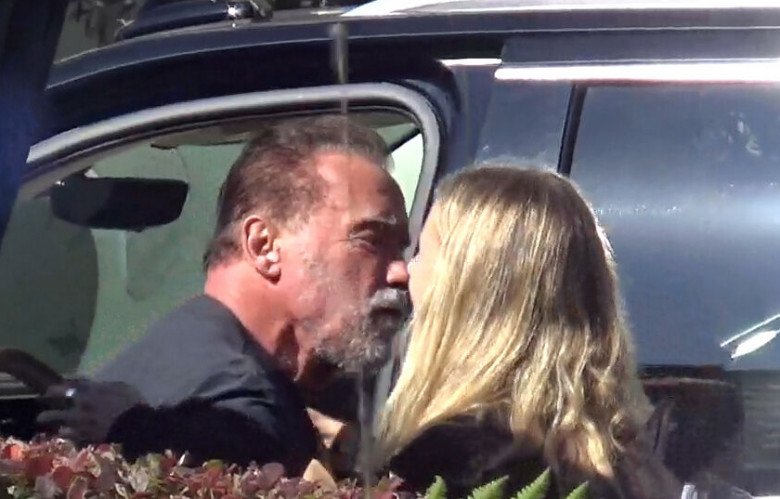 Arnold Schwarzenegger, surprins alături de o femeie misterioasă/ Profimedia