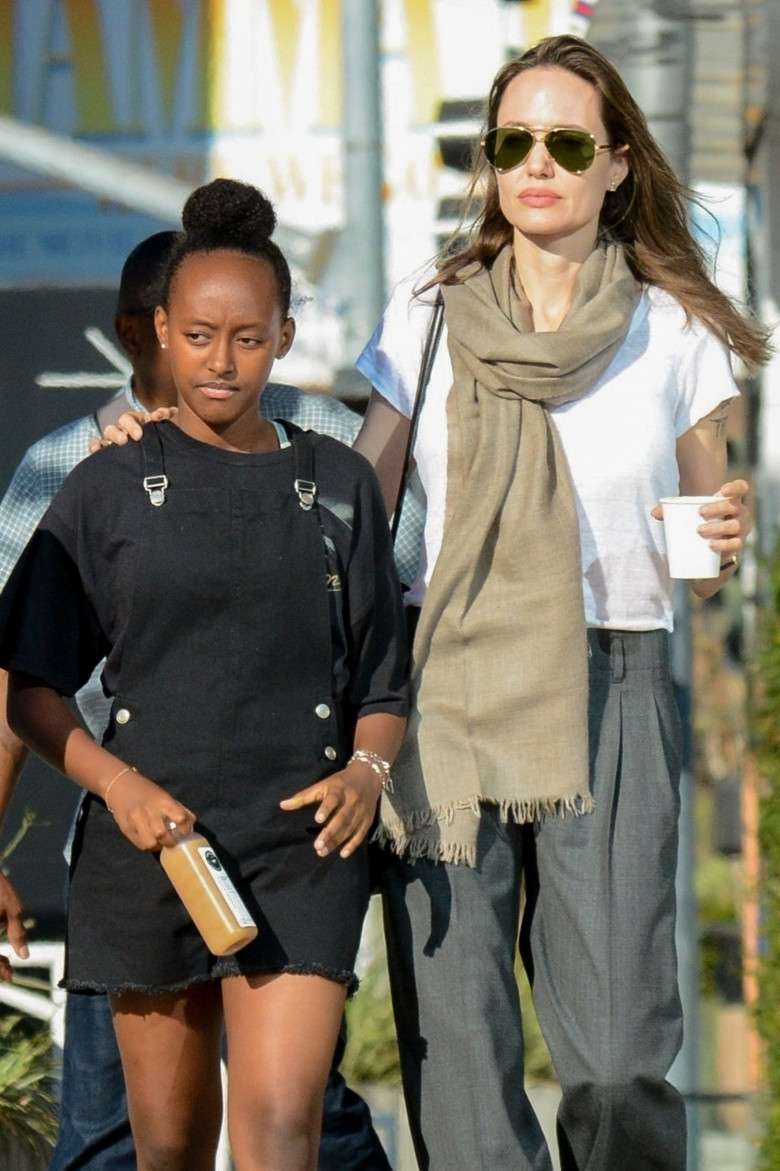 Angelina Jolie și Zahara/ Profimedia