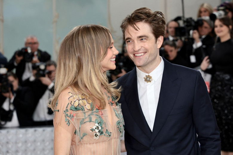 Robert Pattinson și Suki Waterhouse