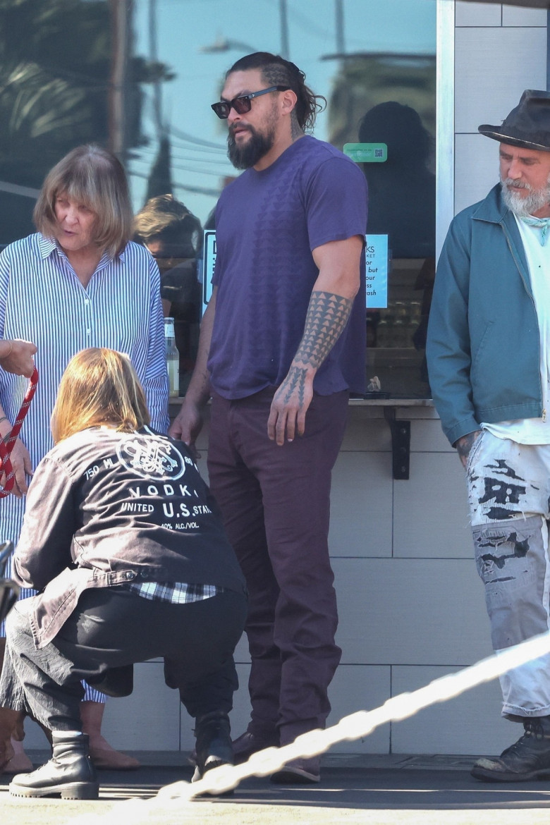 *EXCLUSIVE* Jason Momoa catches up with friends over lunch