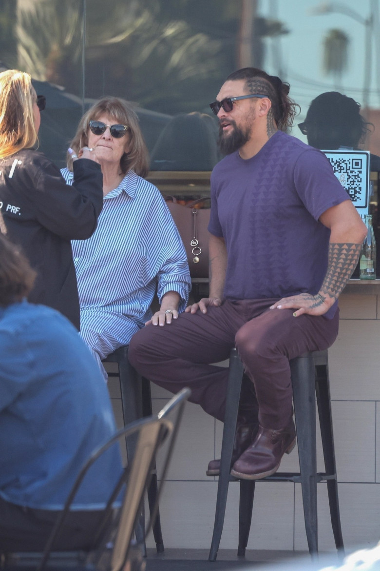 *EXCLUSIVE* Jason Momoa catches up with friends over lunch