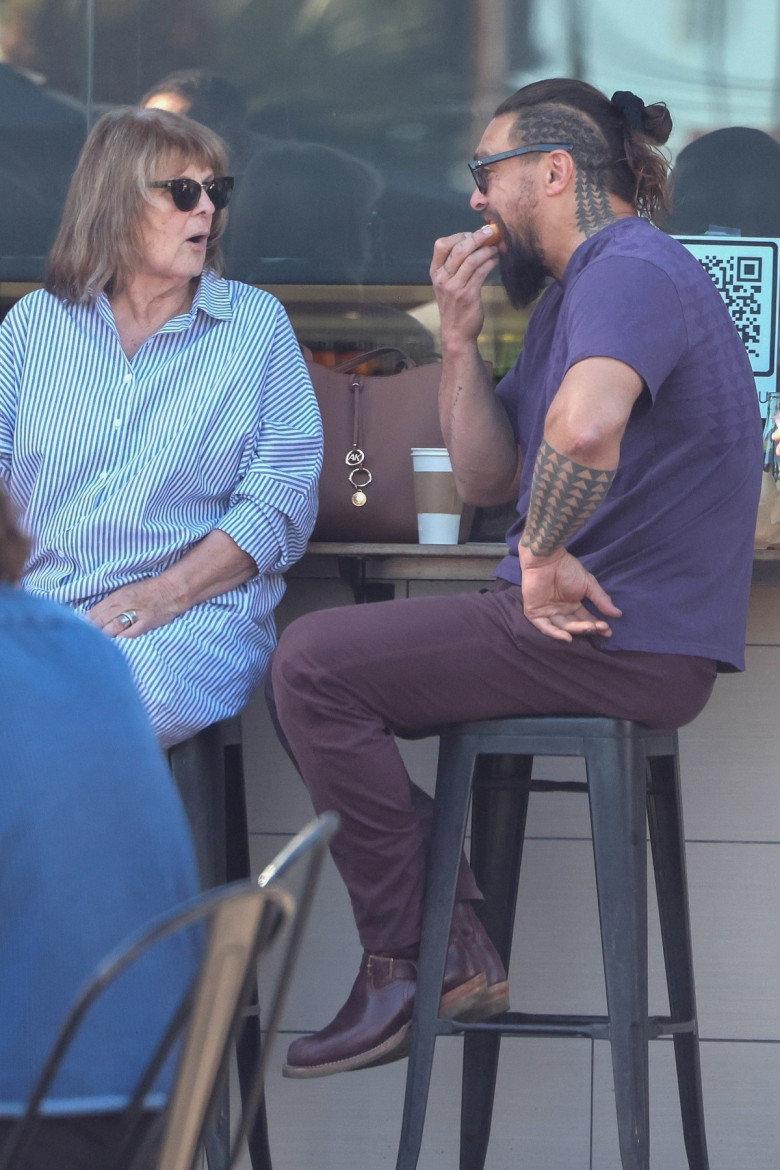 *EXCLUSIVE* Aquaman Star Jason Momoa Enjoys Lunch Out with Mom Coni and Friends in Los Feliz