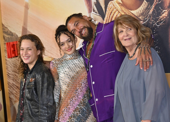 Los Angeles, USA. 09th Nov, 2022. Jason Momoa, daughter Lola Iolani Momoa, son Nakoa-Wolf Manakauapo Namakaeha Momoa &amp; mother Coni Momoa at the premiere for "Slumberland" at the AMC Century City. Picture Credit: Paul Smith/Alamy Live News