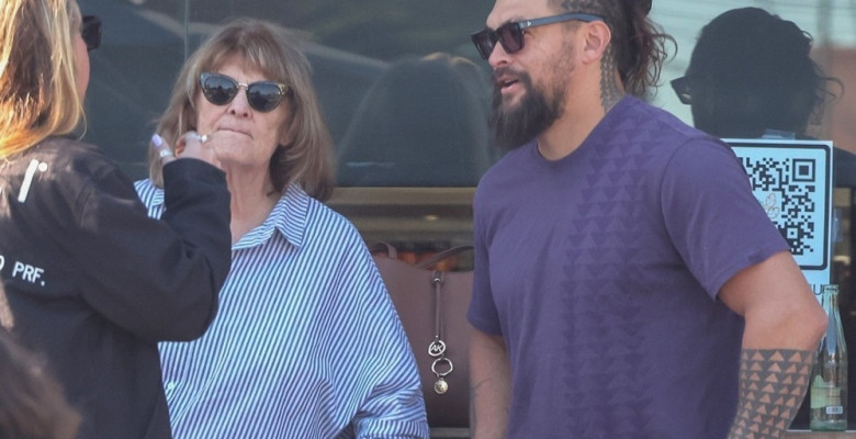 *EXCLUSIVE* Jason Momoa catches up with friends over lunch