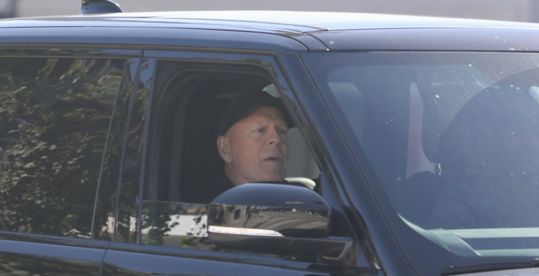 *EXCLUSIVE* Bruce Willis cruising around after spending Thanksgiving with his family