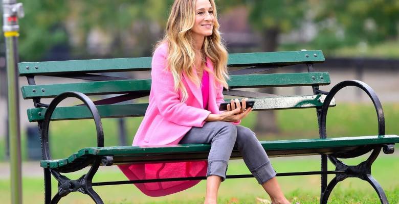 *EXCLUSIVE* Sarah Jessica Parker turns heads at her latest photo shoot in Brooklyn