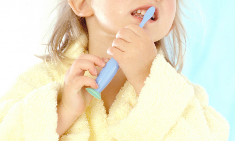 spalatul pe dinti la copii