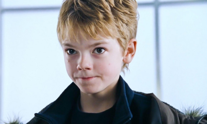 UK. Thomas Brodie-Sangster in a scene from the ©Universal Pictures movie : Love Actually (2003). Plot: Follows the lives of eight very different couples in dealing with their love lives in various loosely interrelated tales all set during a frantic month