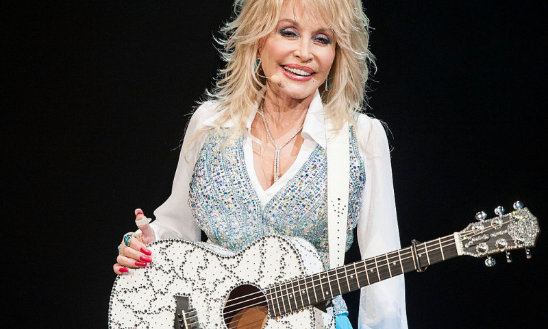 Dolly Parton Performs At The Agua Caliente Casino