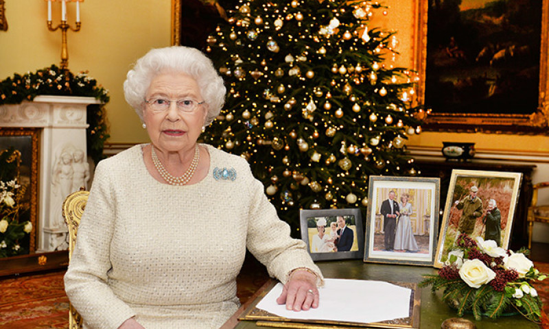 Ce cadouri face Regina Elisabeta personalului său în fiecare an