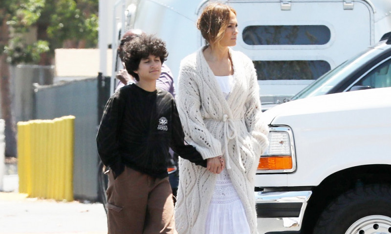 PREMIUM EXCLUSIVE Jennifer Lopez Gives Wedding Day Vibes By Rocking Gorgeous White Dress To Visit Ben On Set [NO SIPA]