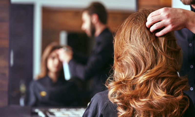 Obiceiuri care îți deteriorează părul/ Shutterstock