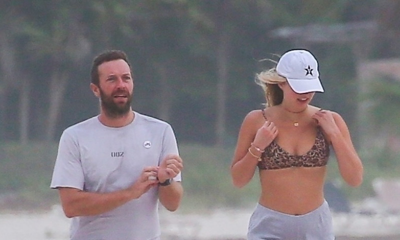*EXCLUSIVE* Father daughter duo Apple and Chris Martin spend some quality time on the beach in Mexico **WEB MUST CALL FOR PRICING**
