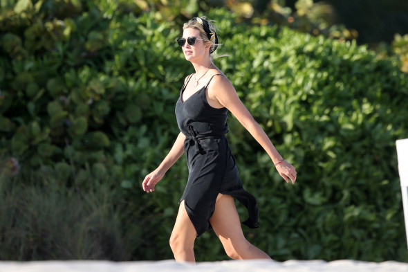 Ivanka Trump reușește să arate elegantă în timp ce se joacă cu mingea/ Profimedia
