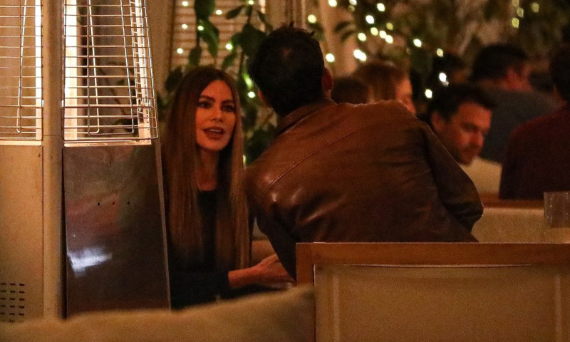 Sofia Vergara, surprinsă cu un bărbat misterios în Beverly Hills/ Profimedia