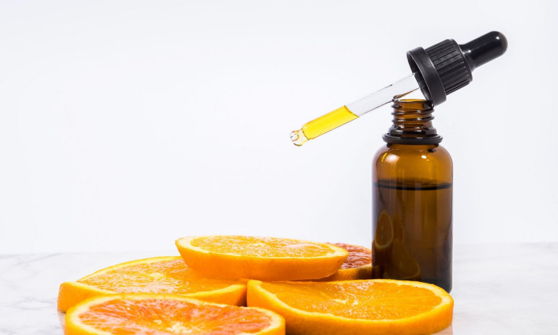 Ce trebuie să știi despre serumurile cu vitamina C