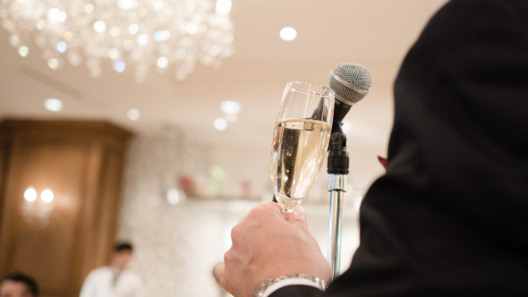 Un bărbat i-a distrus nunta fratelui său cu un discurs sincer. Mireasa nu se aștepta ca trecutul ei să iasă la suprafață