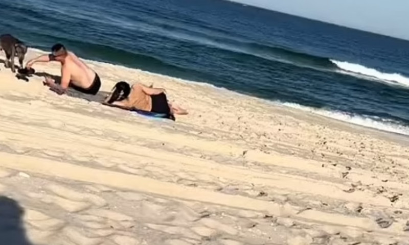 O femeie și-a surprins soțul cu amanta, în timp se relaxau la plajă