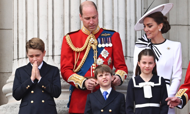 Kate Middleton și prințul William, împreună cu prințul George, prințesa Charlotte și prințul Louis la Trooping the Colour/ Profimedia