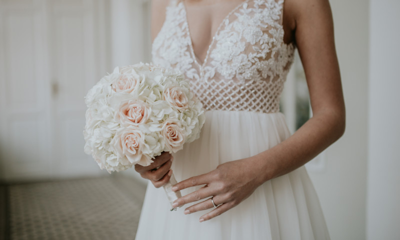 Beautiful,Bride,With,Bridal,Bouquet,In,Hand